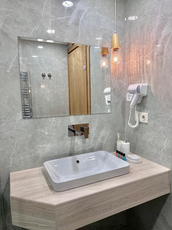 Hotel Embassy Tbilisi Ngoại thất bức ảnh