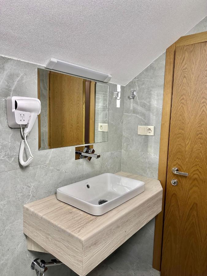 Hotel Embassy Tbilisi Ngoại thất bức ảnh