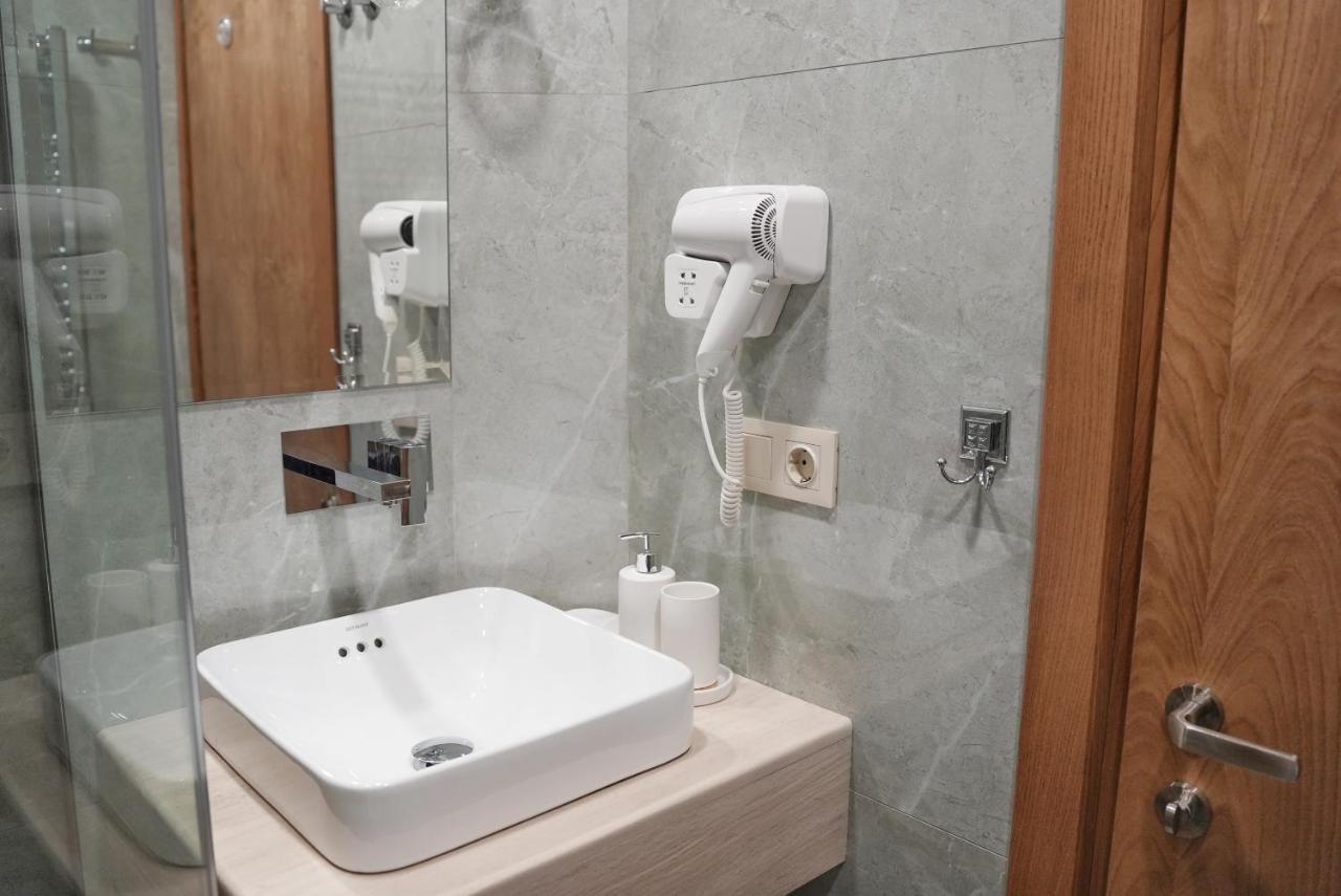 Hotel Embassy Tbilisi Ngoại thất bức ảnh